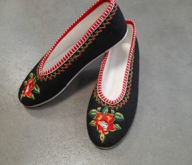 Pantofle haftowane (balerinki) – Czarne