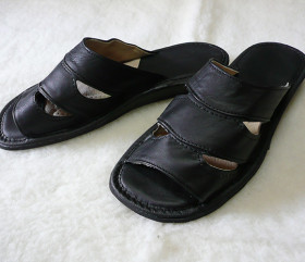 Pantofle skórkowe – czarne